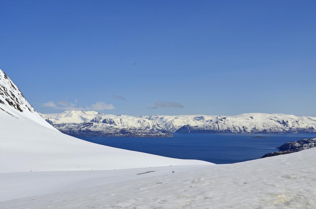 Gildetun Hotel Kvaenangsfjellet Buitenkant foto