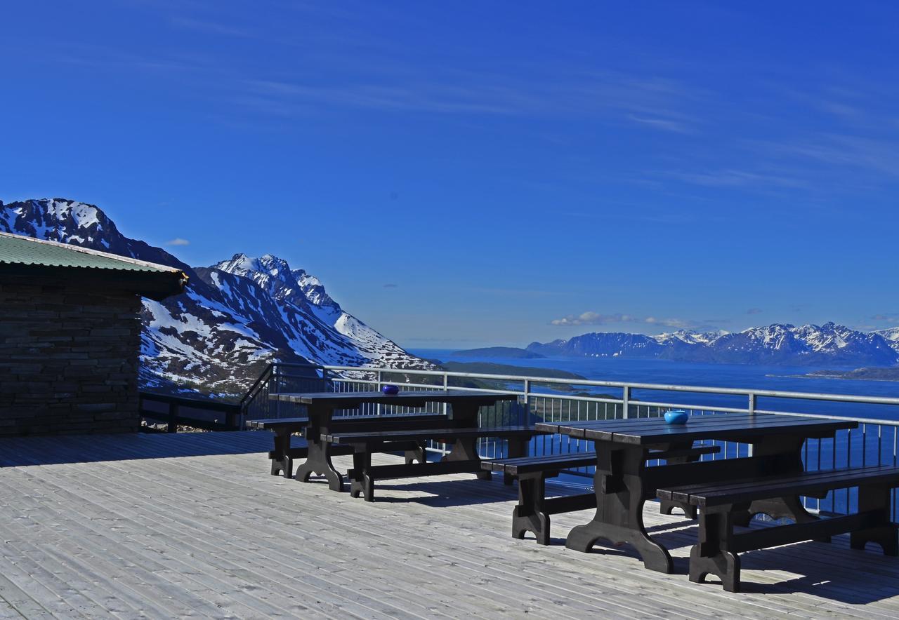 Gildetun Hotel Kvaenangsfjellet Buitenkant foto